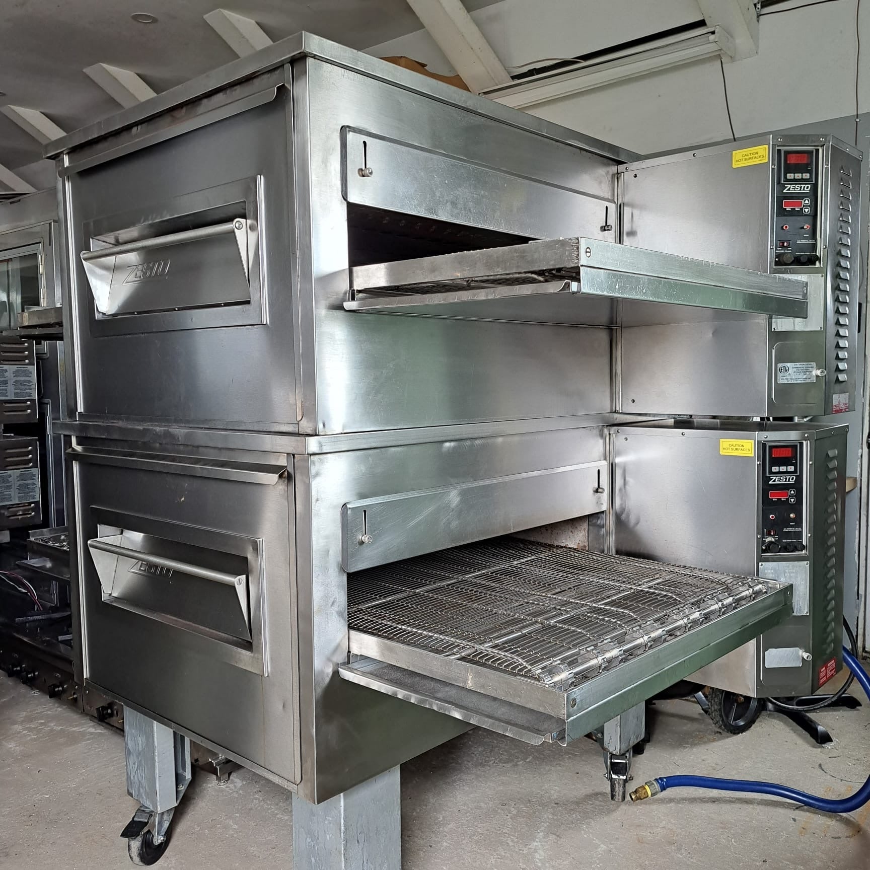 Thumbnail - Zesto CG3632 Conveyor Double Stack Oven