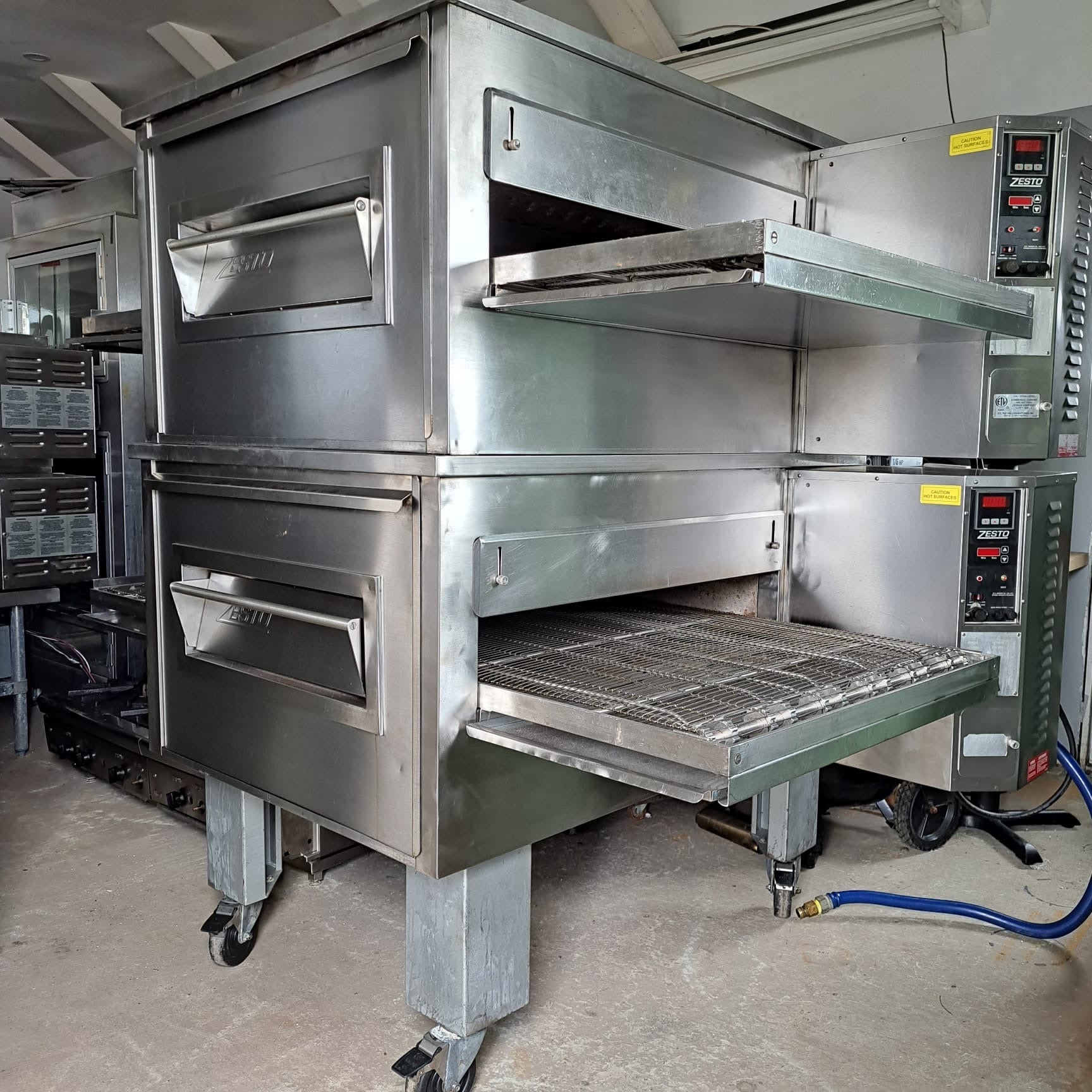 Thumbnail - Zesto CG3632 Conveyor Double Stack Oven